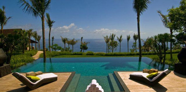 Villa Khayangan Estate, Piscina con vista al océano
