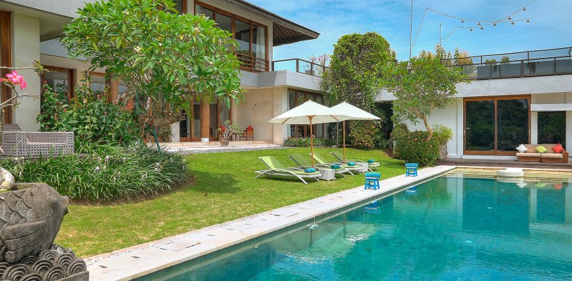 Villa Aiko, Piscina y Jardín