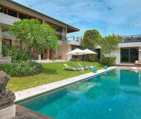 Villa Aiko, Piscina y Jardín