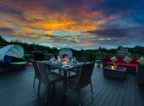 Villa Aiko, Cenar en la puesta del sol